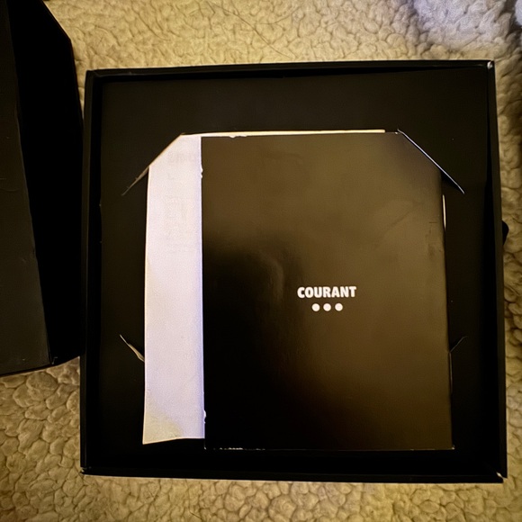 Designer Charger Courant Catch 1 (no more messy ugly chargers!) New in Box - Picture 2 of 5